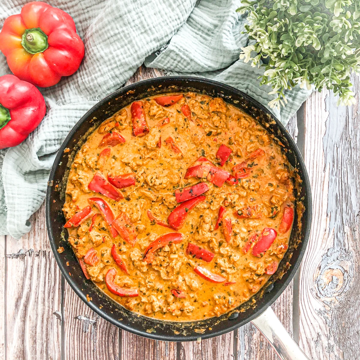 Rezeptbild: Veganes Paprika-Rahm-Geschnetzeltes – cremig, würzig & einfach gemacht