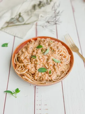 Spaghetti mit weißer Bolognese