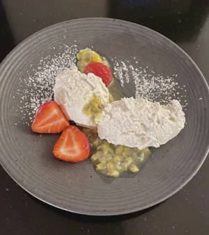 Veganes weißes Schokoladenmousse