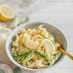 Cremige Zitronenpasta mit grünem Spargel – einfach & aromatisch