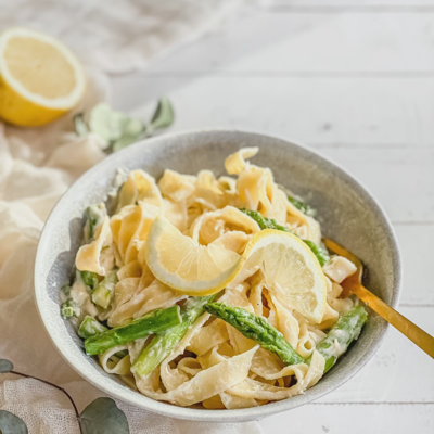 Cremige Zitronenpasta mit grünem Spargel – einfach & aromatisch