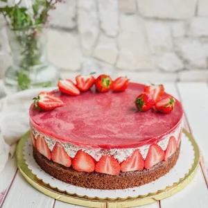 Erdbeer-Stracciatella-Torte