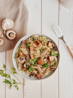 Pasta mit Knoblauch-Champignon-Soße