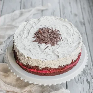 Himbeer-Stracciatella-Torte