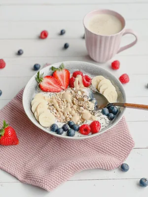 Joghurt mit Obstsalat