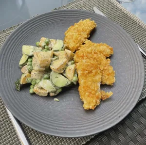 Sellerienuggets mit Kartoffel-Gurkensalat
