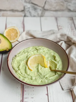 Schneller Avocado-Dip - perfekt für Bowls oder zum Grillen