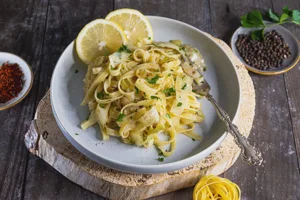 Krautnudeln mit Petersilie und Zitrone