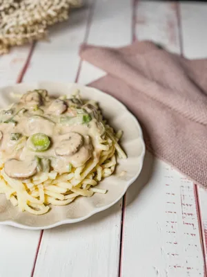 Spätzle mit Lauch-Champignon-Soße
