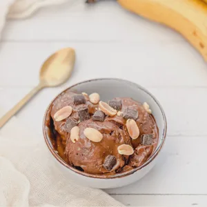 Schoko-Erdnuss-Nicecream