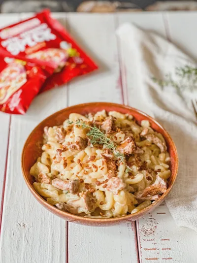 Pfifferling-Spätzle-Pfanne mit veganem Speck