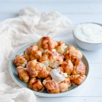 Blumenkohlwings mit Knoblauchdip