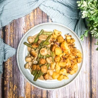 Bohnen-Pilz-Pfanne mit Bratkartoffeln