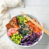 Schnelle vegane Sushi-Bowl – einfaches Rezept für jeden Tag