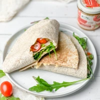 Tomaten-Kichererbsen-Wraps