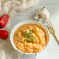 Gnocchi mit gerösteter Paprikasoße