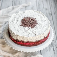 Himbeer-Stracciatella-Torte