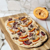Flammkuchen mit Wurzelgemüse