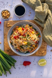Glasnudelsalat mit Erdnuss-Kokos-Dressing