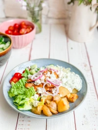 Rezeptbild: Vegane Döner-Bowl – gesunde Alternative mit Kartoffeln & Tsatsiki
