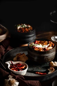 Veganer Linseneintopf Diavolo mit Speck