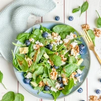 Fruchtig nussiger Spinatsalat