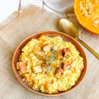 Kürbis-Risotto mit knusprigem Tempeh