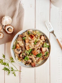 Pasta mit Knoblauch-Champignon-Soße