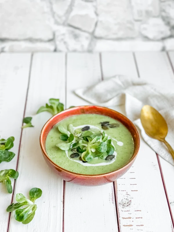 Vegane Feldsalat-Suppe mit Kartoffeln - cremig & gesund