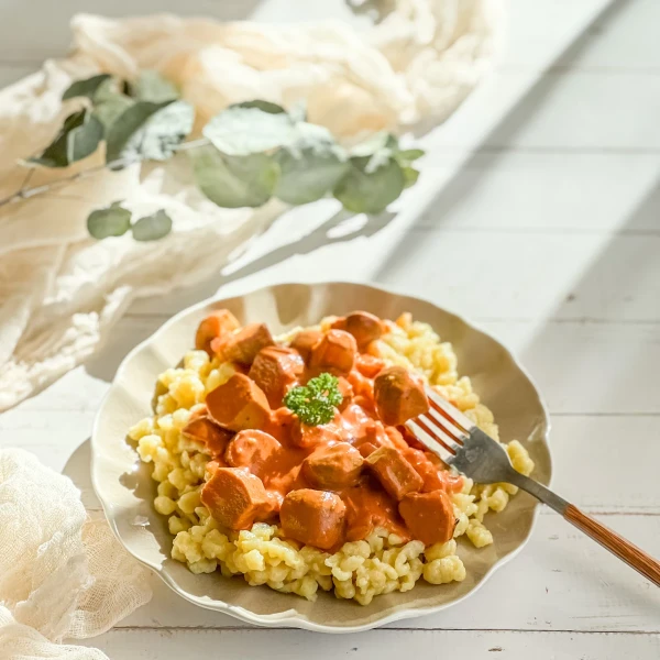 Veganes Würstchen-Gulasch - deftiges Rezept aus der Kindheit